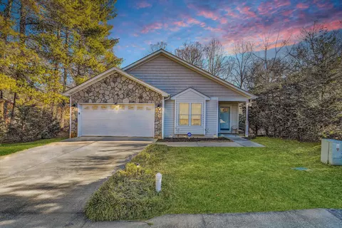 1287 Emerald Crest Dr, Bedford, VA 24523