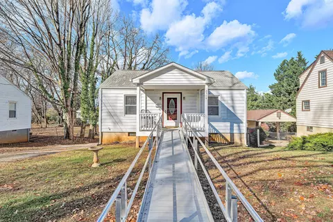 2504 Avalon Ave NW, Roanoke, VA 24012