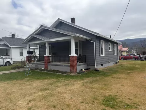 625 W Jackson St, Covington, VA 24426