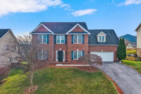 2158 River Oaks Dr, Salem, VA 24153