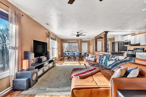 Living - 1311 Walnut Shell Dr, Vinton, VA 24179 photo 2 of 4