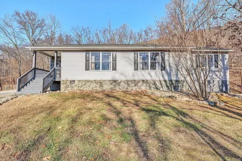 1311 Walnut Shell Dr, Vinton, VA 24179