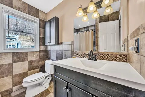 Bath - 1311 Walnut Shell Dr, Vinton, VA 24179 photo 1 of 3