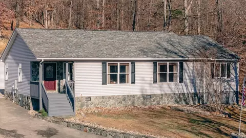 Exterior - 1311 Walnut Shell Dr, Vinton, VA 24179 photo 2 of 17