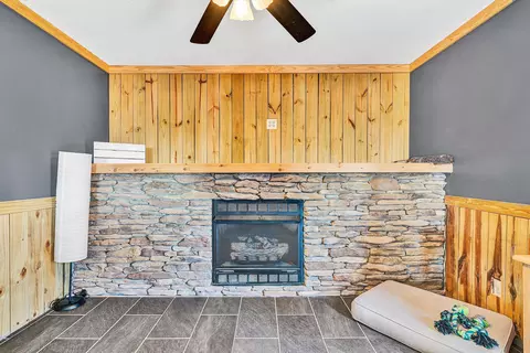 Living - 1311 Walnut Shell Dr, Vinton, VA 24179 photo 4 of 4