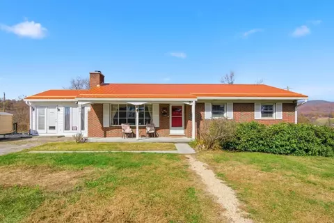 200 Douglas Ln, Pearisburg, VA 24134