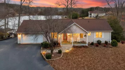 60 Cameron Cir, Wirtz, VA 24184