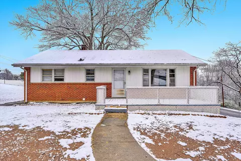 402 Cherryhill Rd NW, Roanoke, VA 24017