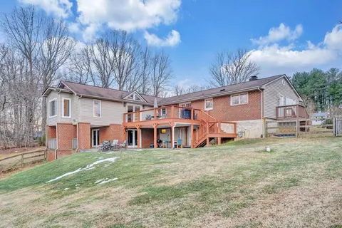 1996 Shavers Farm Rd, Fincastle, VA 24090