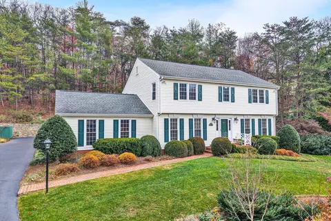 5023 Meadow Creek Dr, Roanoke, VA 24018