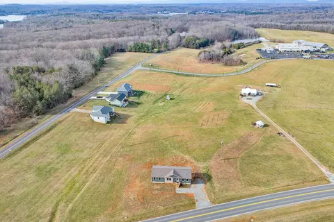2227 Hendricks Store Rd, Moneta, VA 24121 photo 9