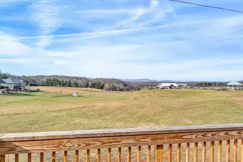 2227 Hendricks Store Rd, Moneta, VA 24121 photo 6
