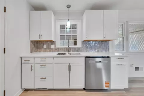 Kitchen - 3302 Frontier Rd NW, Roanoke, VA 24012 photo 4 of 4