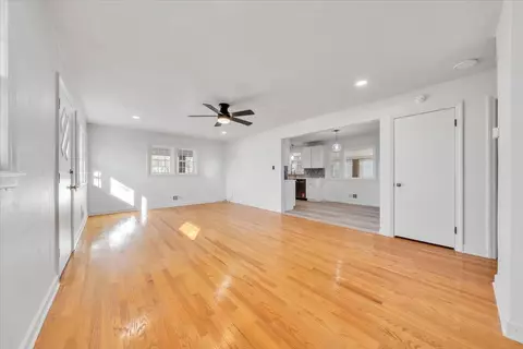 Living - 3302 Frontier Rd NW, Roanoke, VA 24012 photo 1 of 4