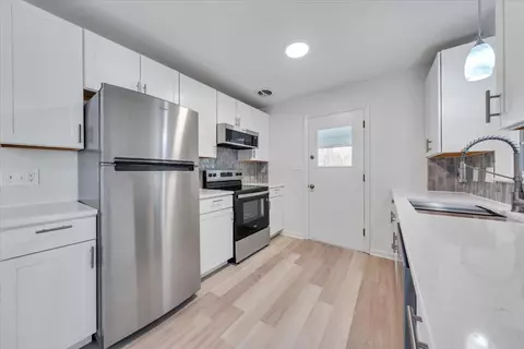 Kitchen - 3302 Frontier Rd NW, Roanoke, VA 24012 photo 1 of 4