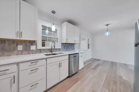 Kitchen - 3302 Frontier Rd NW, Roanoke, VA 24012 photo 3 of 4