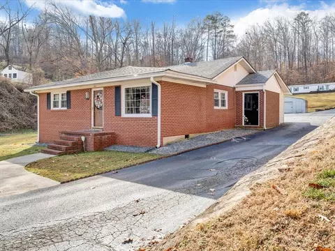 1043 Liberty St, Martinsville, VA 24112