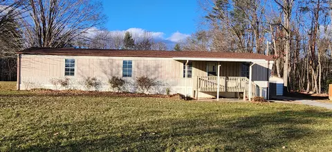 621 Kent Rd, Wirtz, VA 24184