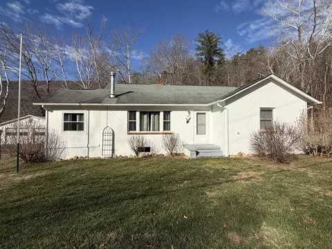 129 Roaring Run Rd, Eagle Rock, VA 24085