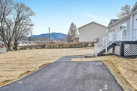 3648 Mcdaniel Dr, Salem, VA 24153 photo 3