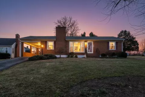 3808 Cove Rd NW, Roanoke, VA 24017