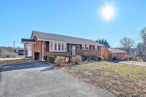 1524 Liggates Rd, Lynchburg, VA 24502