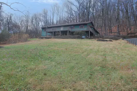 1039 Alvin Dr, Vinton, VA 24179