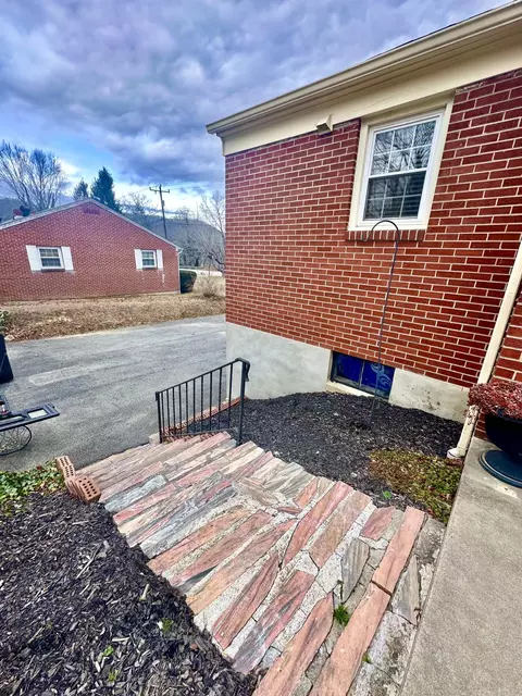 2714 Jackson River Rd, Covington, VA 24426 photo 9