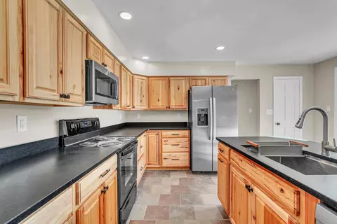 Kitchen - 7923 Poor Mountain Rd, Bent Mountain, VA 24059 photo 5 of 6