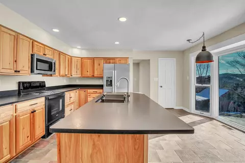 Kitchen - 7923 Poor Mountain Rd, Bent Mountain, VA 24059 photo 3 of 6
