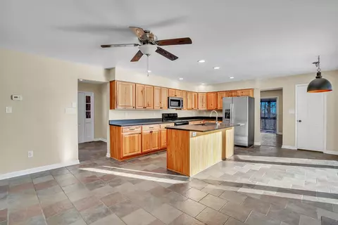 Kitchen - 7923 Poor Mountain Rd, Bent Mountain, VA 24059 photo 2 of 6