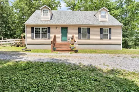 1059 Stonewall Rd, Blue Ridge, VA 24064