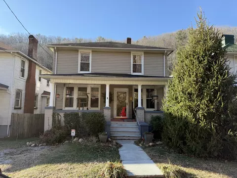 617 Roxbury St, Clifton Forge, VA 24422