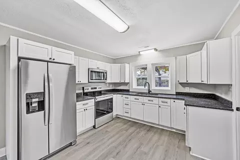 Kitchen - 809 Ward St, Roanoke, VA 24017 photo 1 of 3