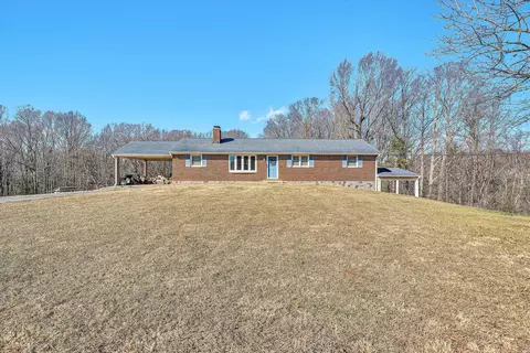 1075 Breezy Hill Rd, Vinton, VA 24179