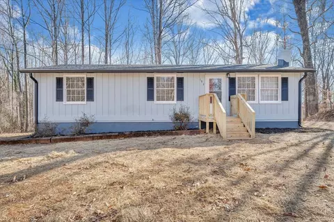 193 Meadow Green Dr, Bassett, VA 24055