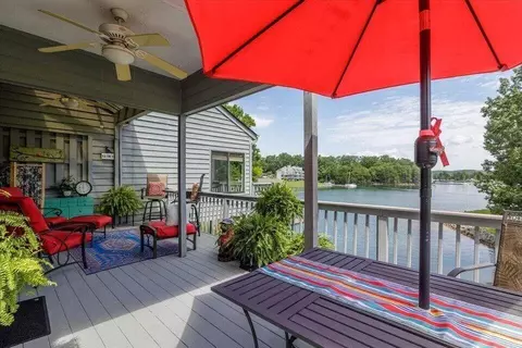 27 Peninsula Point Dr, Moneta, VA 24121