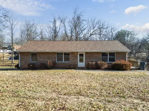 2001 Woodhaven Dr, Bedford, VA 24523