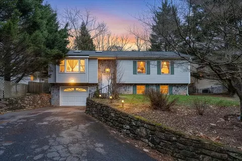 2720 Grandin Rd SW, Roanoke, VA 24015