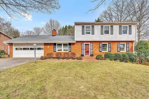 2332 Stallion Cir SW, Roanoke, VA 24018