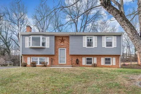 1025 Grove Ln, Roanoke, VA 24012