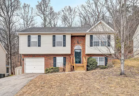 1932 Connors Ct, Salem, VA 24153