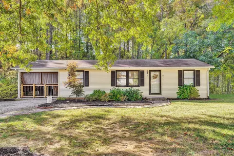 55 Beachview Ln, Troutville, VA 24175