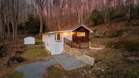 1203 Bottom Creek Ln, Bent Mountain, VA 24059