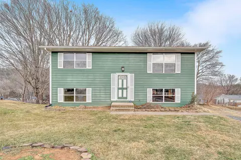 8530 Bullington Cir, Roanoke, VA 24019