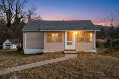 5549 Hollins Rd, Roanoke, VA 24019