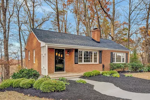 2715 Creston Ave SW, Roanoke, VA 24015