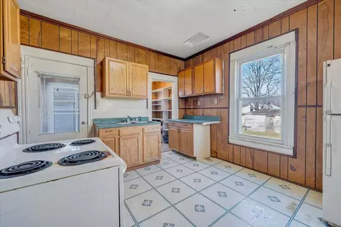 228 E Beech St, Covington, VA 24426 photo 8