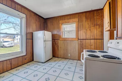 228 E Beech St, Covington, VA 24426 photo 10