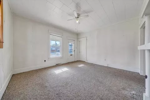 228 E Beech St, Covington, VA 24426 photo 4